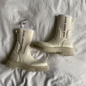 VIRGIL ABLOGH - OFF-WHITE “FOR RAINY DAYS” Slogan-print ankle boots.